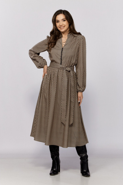 Платье из струящейся ткани с резинкой и декоративной застежкой MALI 424-050 бежевый - фото 4