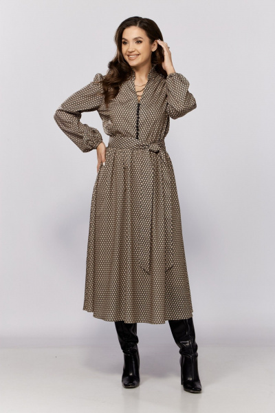 Платье из струящейся ткани с резинкой и декоративной застежкой MALI 424-050 бежевый - фото 1