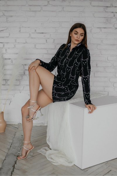 Платье мини в котики из трикотажа с карманами и вырезом-стойкой Стильная леди М-797 черный - фото 11