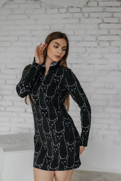 Платье мини в котики из трикотажа с карманами и вырезом-стойкой Стильная леди М-797 черный - фото 6