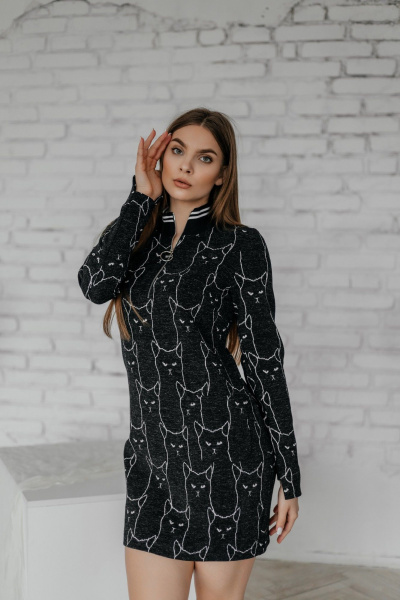 Платье мини в котики из трикотажа с карманами и вырезом-стойкой Стильная леди М-797 черный - фото 5