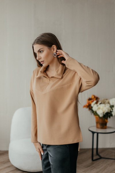 Джемпер поло из трикотажа с воротником на молнии Стильная леди М-1009 бежевый - фото 4