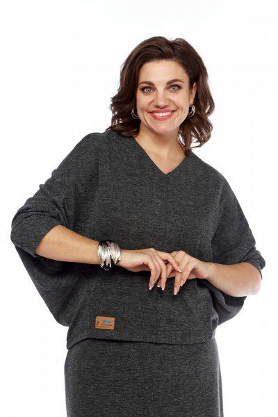 Костюм из трикотажа с расклешенной юбкой Диомант 2020 графит - фото 7