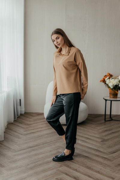 Джемпер поло из трикотажа с воротником на молнии Стильная леди М-1009 бежевый - фото 3