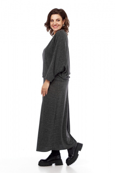 Костюм из трикотажа с расклешенной юбкой Диомант 2020 графит - фото 2