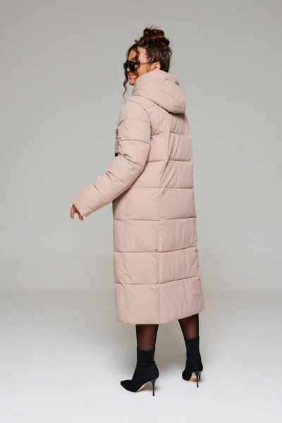 Зимнее стеганое пальто прямого силуэта из плащёвой ткани Beautiful&Free 6249 бежевый - фото 8