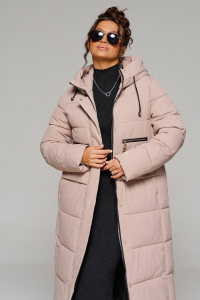 Зимнее стеганое пальто прямого силуэта из плащёвой ткани Beautiful&Free 6249 бежевый - фото 7