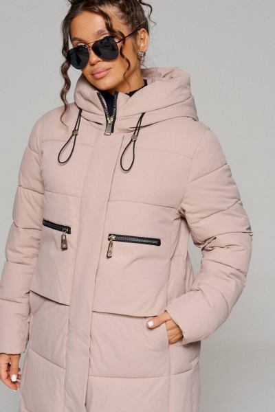 Зимнее стеганое пальто прямого силуэта из плащёвой ткани Beautiful&Free 6249 бежевый - фото 4