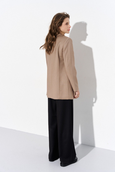 Бежевый демисезонный жакет прямого кроя из текстиля Luitui R3012 бежевый - фото 4