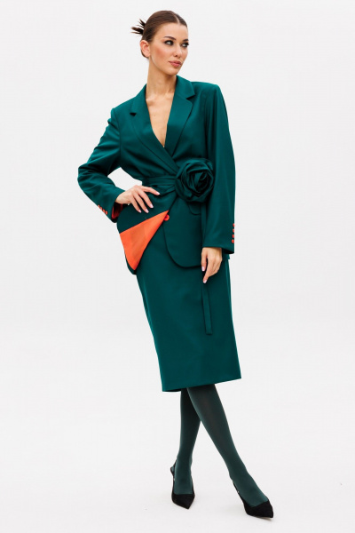 Демисезонный комплект жакет, юбка и съемный пояс с цветком Ларс Стиль 1001 изумруд - фото 6
