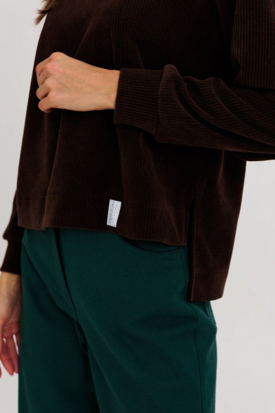 Демисезонный джемпер из мягкого трикотажа из вельвета AVEEVA 5475 шоколадный - фото 4