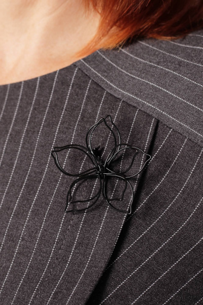 Полуприлегающее платье из текстиля с асимметричным подрезом Соджи 636 серый - фото 10