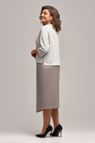 Джемпер из мягкого трикотажа с воротником-стойкой для демисезона IVA 1703 светло-серый - фото 5