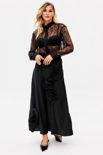 Атласная миди юбка с объемными цветами и застежкой EOLA 2771 черный - фото 1