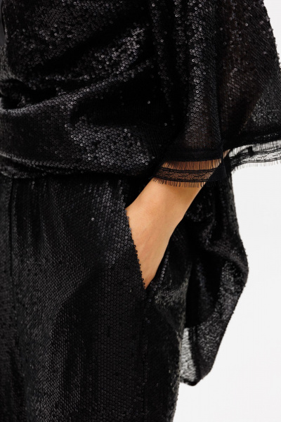 Круглогодичный нарядный комплект блузки и брюк из трикотажа с пайетками EOLA 2742 черный - фото 15