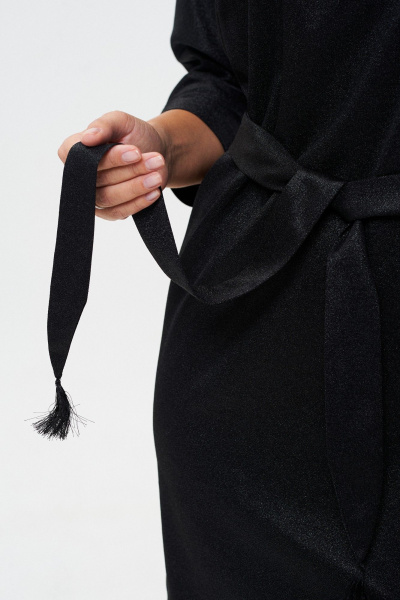 Платье приталенное из трикотажа с поясом и вырезом TVIN 7713 черный - фото 7