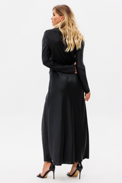 Черное нарядное платье из атласа с асимметричным разрезом EOLA 2740 черный - фото 10