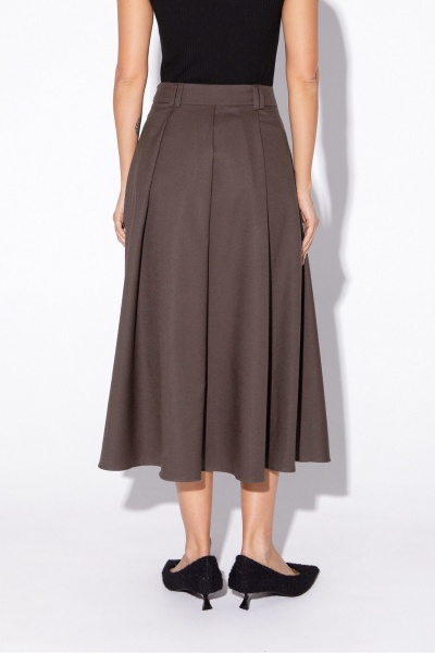 Костюм 2-ка из текстиля: приталенный жакет и миди-юбка с карманами PiRS 5567 серо-бежевый - фото 4