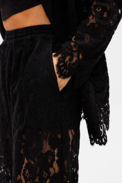 Черный нарядный комплект жакет и брюки из гипюра EOLA 2733 черный - фото 10