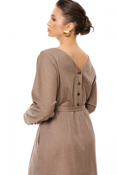 Платье приталенное с горловиной расширенной и карманами Панда 202780w коричневый - фото 5