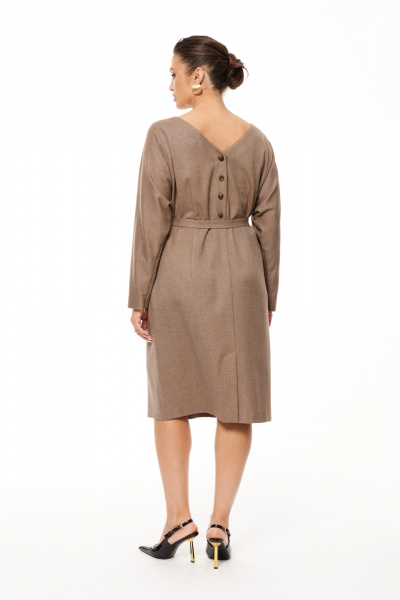 Платье приталенное с горловиной расширенной и карманами Панда 202780w коричневый - фото 6