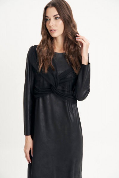 Черное платье из экокожи с эффектной отделкой и разрезами Fantazia Mod 4682 - фото 5