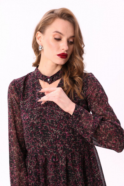 Макси платье с V-образным вырезом, имитацией чокера и декоративными пуговицами NikVa 801-2 винный_леопард - фото 6