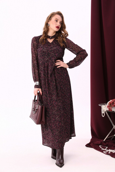 Макси платье с V-образным вырезом, имитацией чокера и декоративными пуговицами NikVa 801-2 винный_леопард - фото 1
