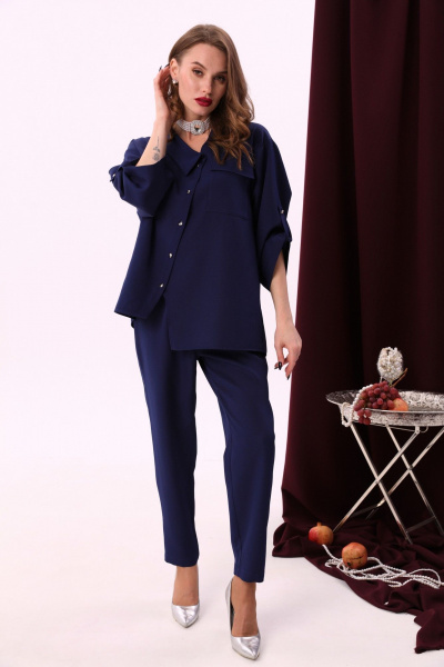 Двухпредметный синий костюм: жакет и брюки с асимметричным низом NikVa 901-1 сапфир - фото 1