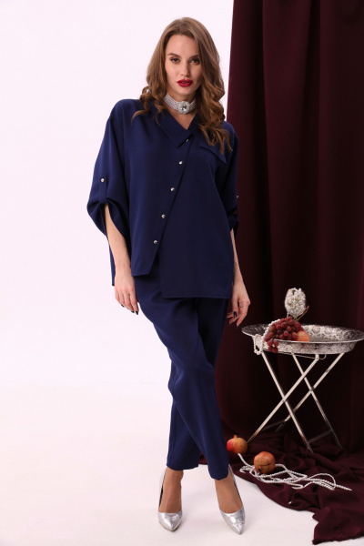 Двухпредметный синий костюм: жакет и брюки с асимметричным низом NikVa 901-1 сапфир - фото 2