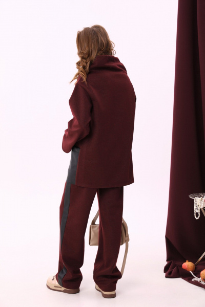 Джемпер с воротником хомут и вставками из отделочной ткани NikVa 906-1 винный+чёрный - фото 8