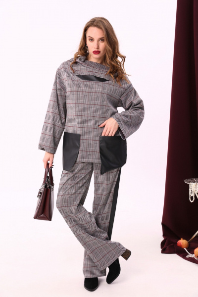 Двухпредметный костюм из джемпера и брюк с лампасами NikVa 908-2 клетка_серый+бордо+чёрный - фото 2