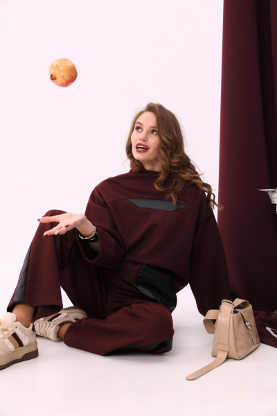 Брюки с наклонными карманами и лампасами из отделочной ткани NikVa 909-1 винный+чёрный - фото 3