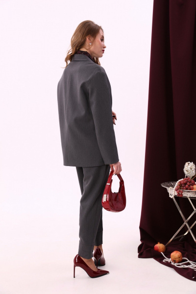 Костюм из брюк и жакета с накладными карманами NikVa 910-1 графит - фото 4