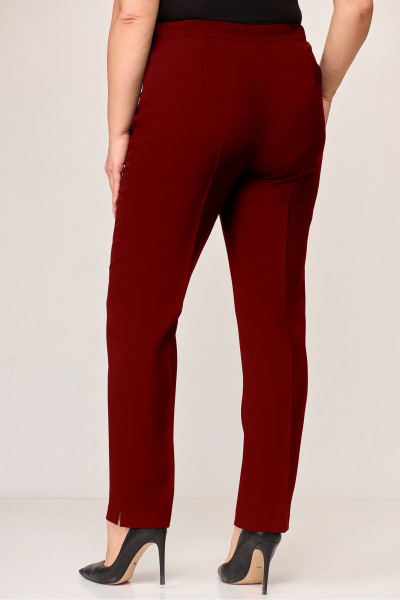 Демисезонные классические брюки с зауженным к низу кроем Элль-стиль 2002/9 бордовый - фото 5