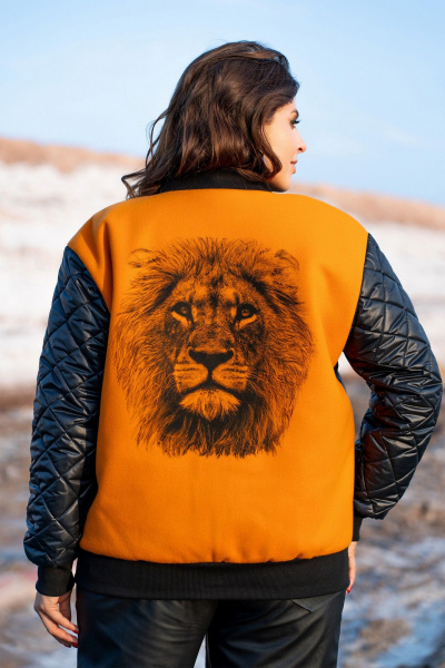 Черную демисезонную куртку-бомбер из плащёвки Andina 1014 черный/мандарин/лев - фото 1