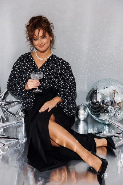 Стильный комплект из шерстяной блузы и юбки с разрезом Anastasia 1176 черный - фото 13