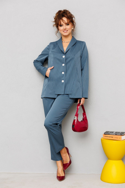 Деловой костюм жакет и брюки в полоску из костюмного текстиля Mubliz 223 морская_волна_полоска - фото 14