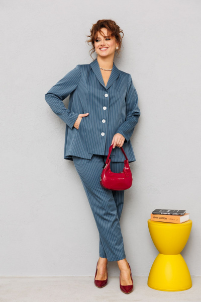 Деловой костюм жакет и брюки в полоску из костюмного текстиля Mubliz 223 морская_волна_полоска - фото 13