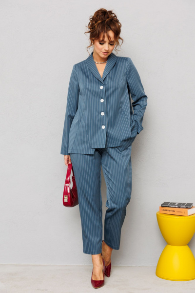 Деловой костюм жакет и брюки в полоску из костюмного текстиля Mubliz 223 морская_волна_полоска - фото 10