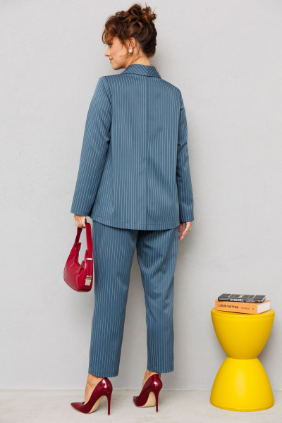 Деловой костюм жакет и брюки в полоску из костюмного текстиля Mubliz 223 морская_волна_полоска - фото 2