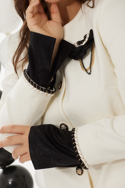 Костюм жакет и юбка в стиле Chanel из фактурного трикотажа Магия моды 2525 белый - фото 4