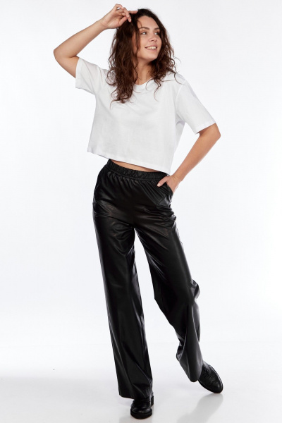 Брюки палаццо из экокожи с карманами и резинкой поясом LadyThreeStars 2401 черный - фото 1