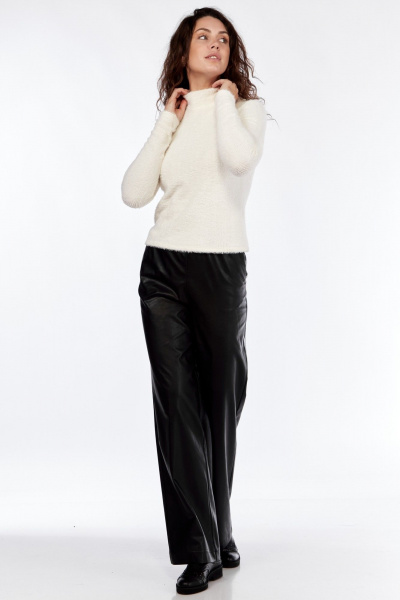 Теплый трикотажный джемпер прилегающего силуэта с стойкой LadyThreeStars 2414 молочный - фото 5