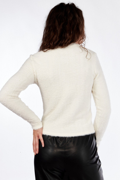 Теплый трикотажный джемпер прилегающего силуэта с стойкой LadyThreeStars 2414 молочный - фото 4