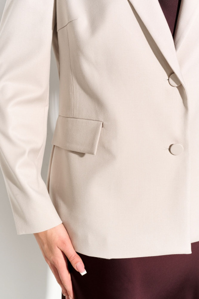 Демисезонный костюм из текстиля и шёлк-сатина с платьем и жакетом FOXY FOX 1700 бежевый - фото 9