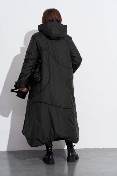 Пальто утепленное с хаотичной отстрочкой и съёмным капюшоном TEZA 5598 черный - фото 4