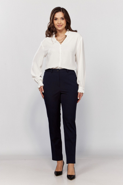 Брюки зауженные классические из текстиля на демисезон MALI 324-055 синяя полоска - фото 1