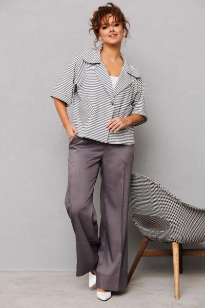 Костюм 2-ка жакет и брюки прямого кроя из текстиля Mubliz 230 серый - фото 9