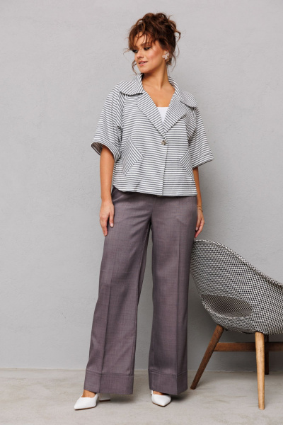 Костюм 2-ка жакет и брюки прямого кроя из текстиля Mubliz 230 серый - фото 8